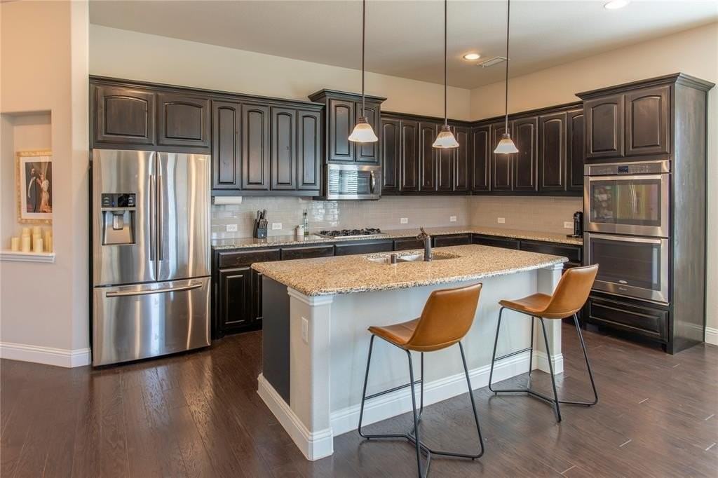 638 Brook Dr - Photo 7 of 38