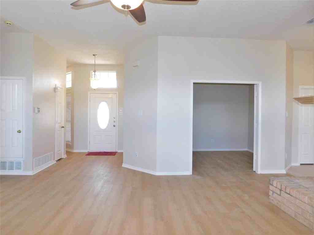2409 Westview Trl - Photo 4 of 26