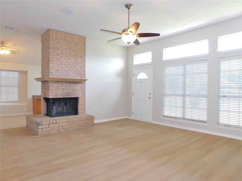 2409 Westview Trl - Photo 5 of 26