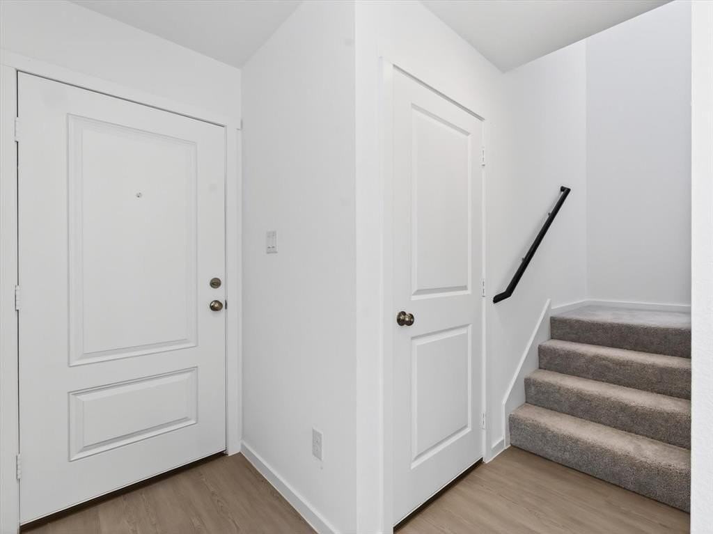 12112 Steeplechase Dr - Photo 4 of 32