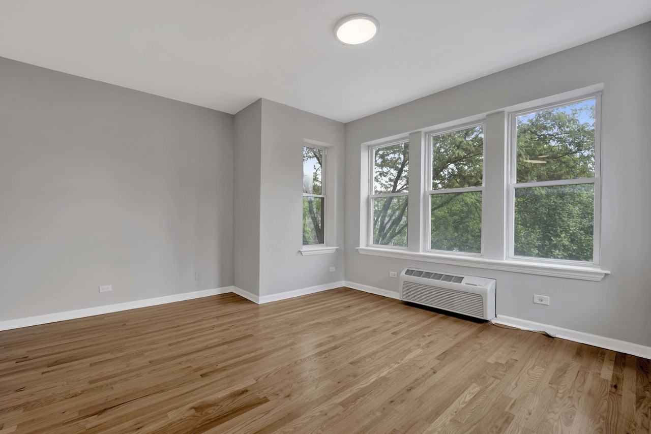 2456 N Hamlin Ave #2S - Photo 2 of 8
