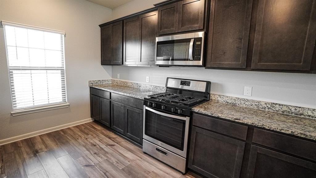 3012 Villegas Way - Photo 6 of 33