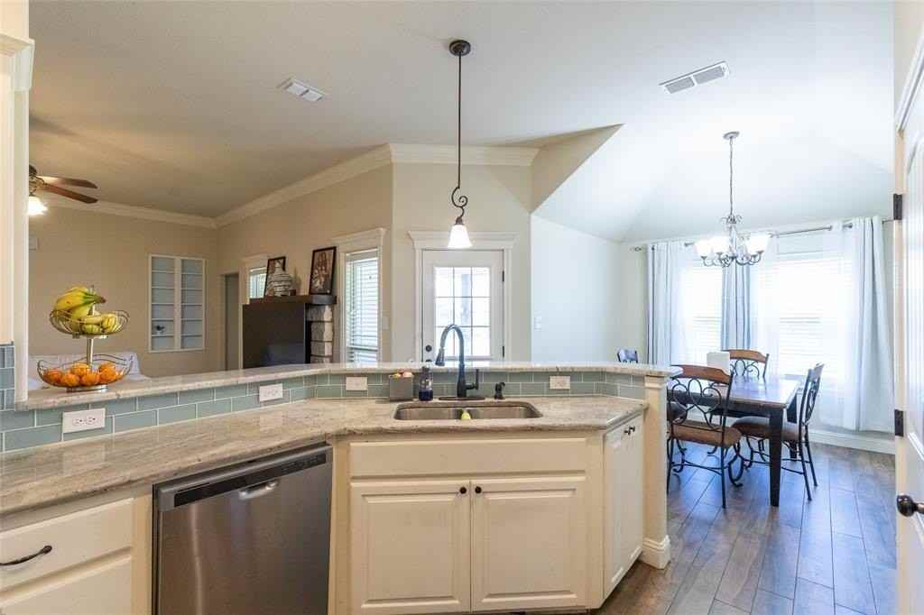 349 Whiterock Dr - Photo 6 of 34