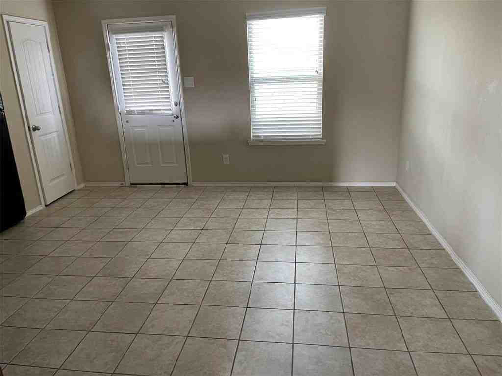 2406 Fall Ct - Photo 3 of 9