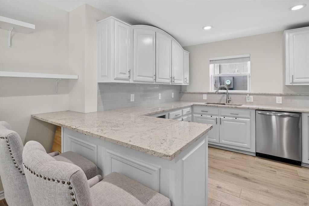 4315 Cabell Dr - Photo 4 of 36