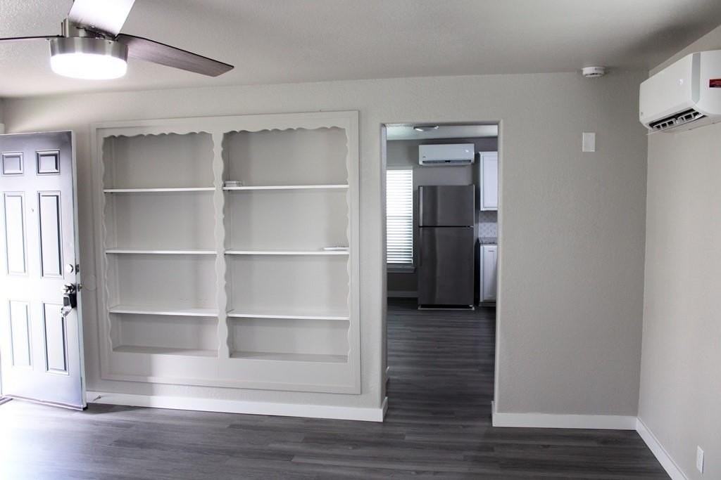 541 S Allen St #B - Photo 3 of 10