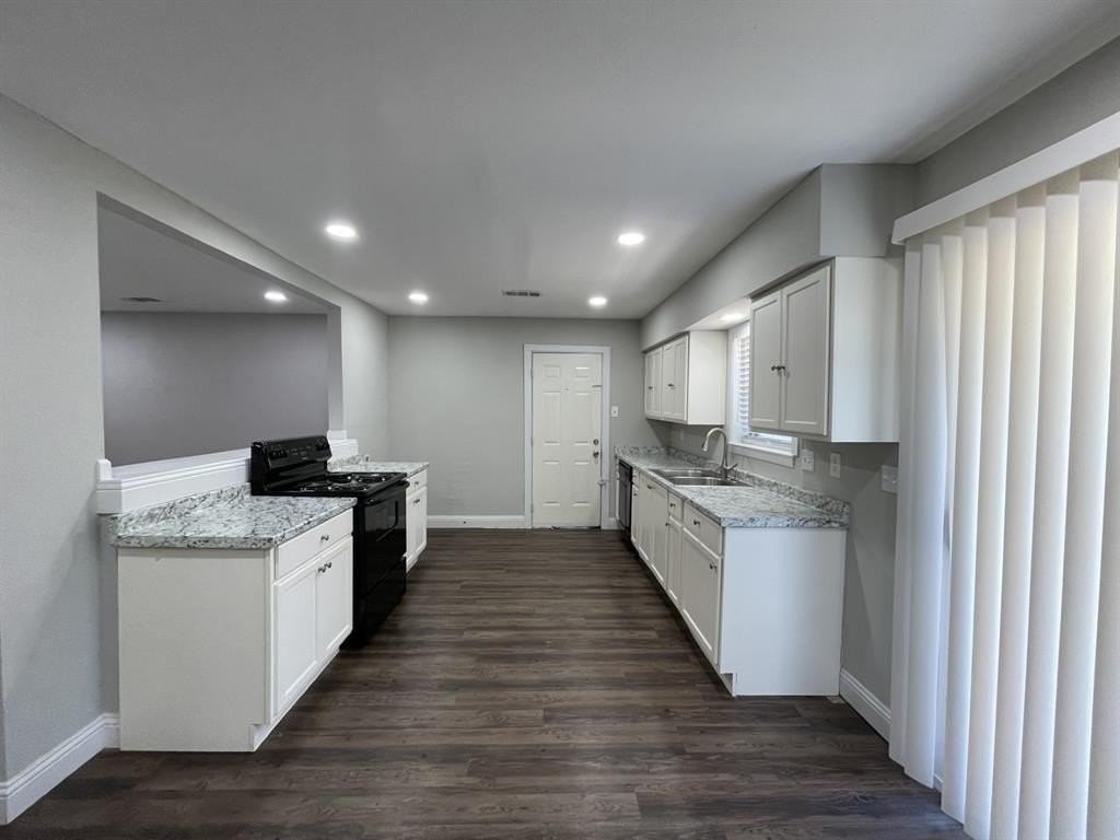 4828 Grove St - Photo 3 of 11