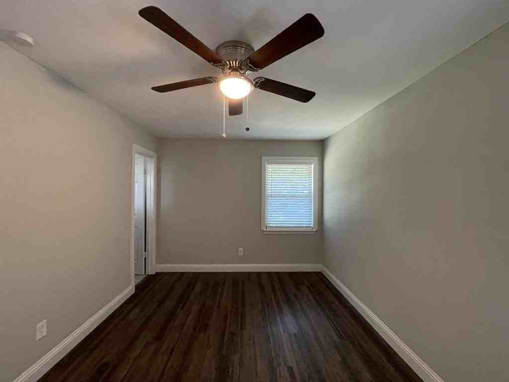 4828 Grove St - Photo 5 of 11