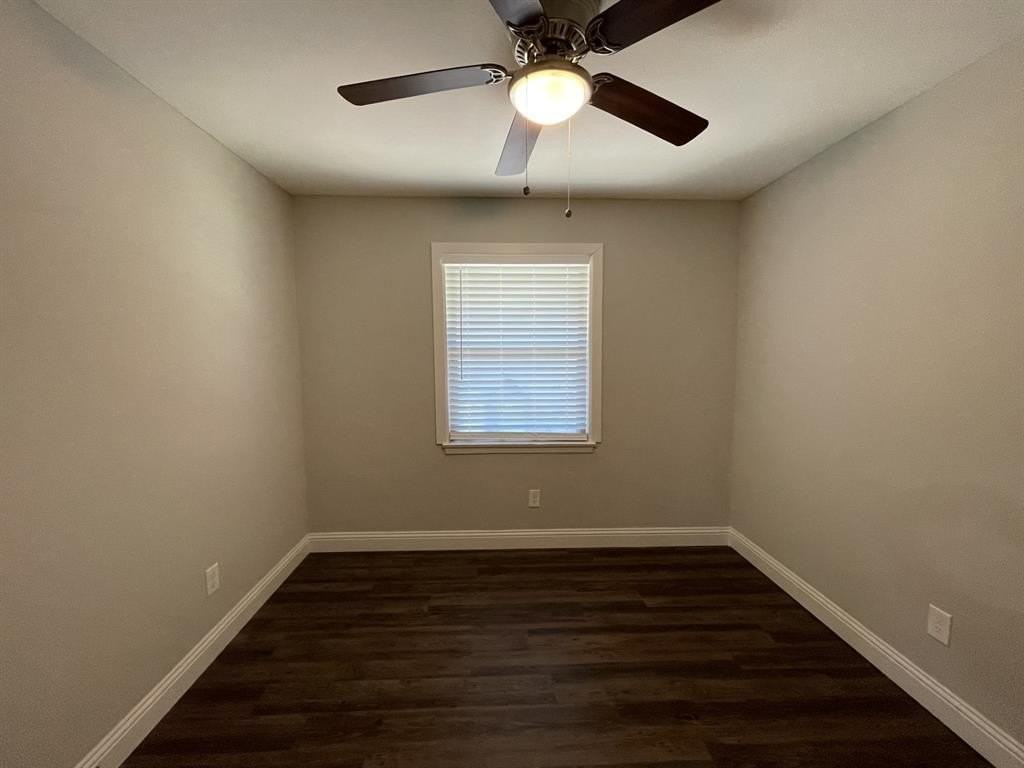 4828 Grove St - Photo 7 of 11