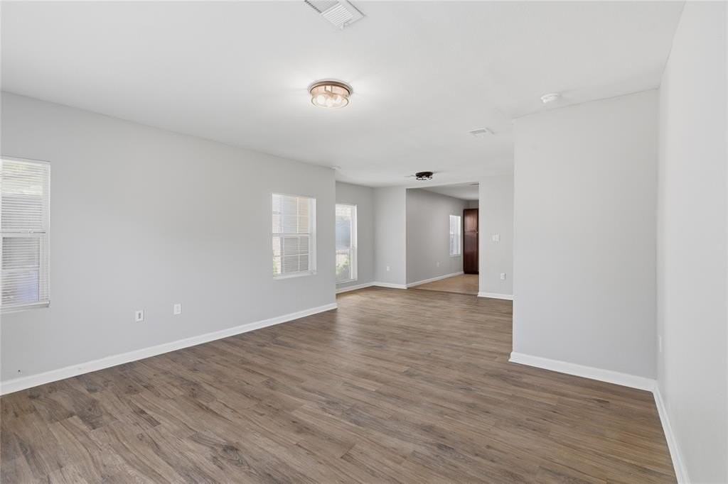 2211 Wilbur St - Photo 3 of 15