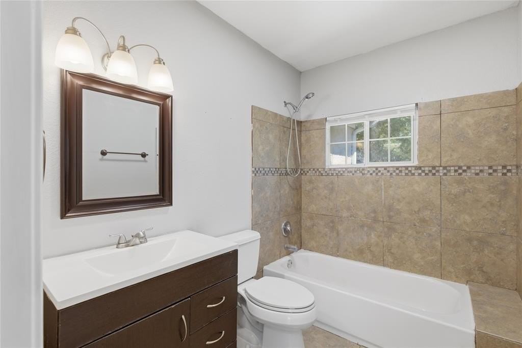 2211 Wilbur St - Photo 7 of 15