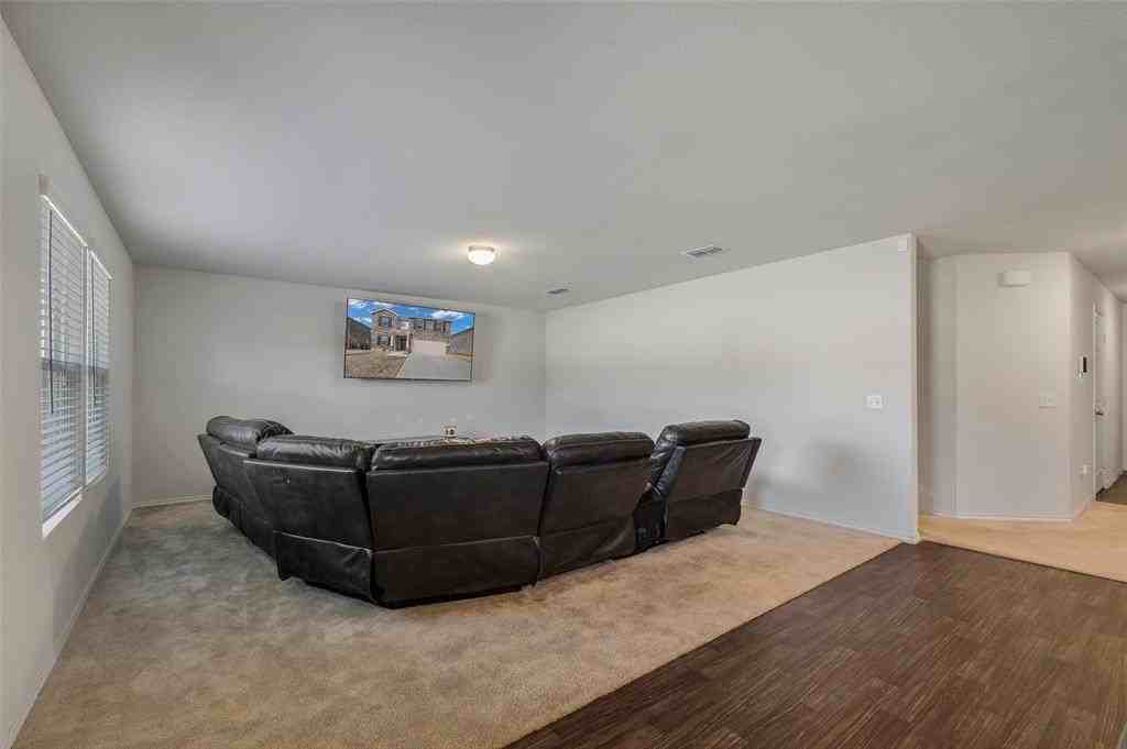 1233 Trace Dr - Photo 3 of 24