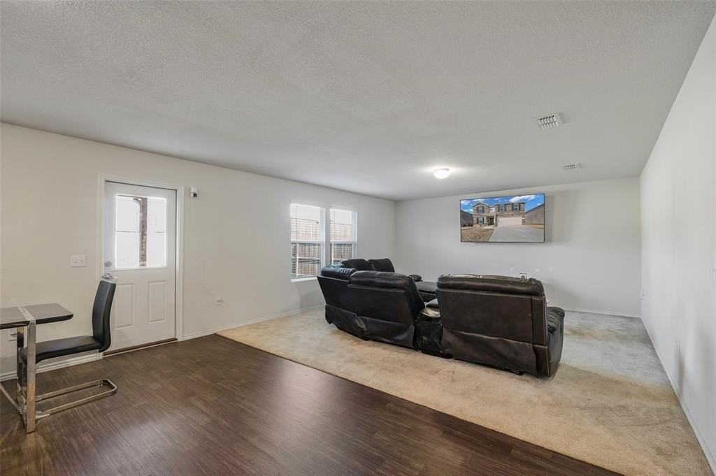 1233 Trace Dr - Photo 4 of 24