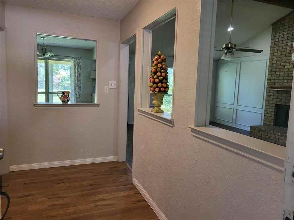 1106 Meadowview Dr - Photo 5 of 24