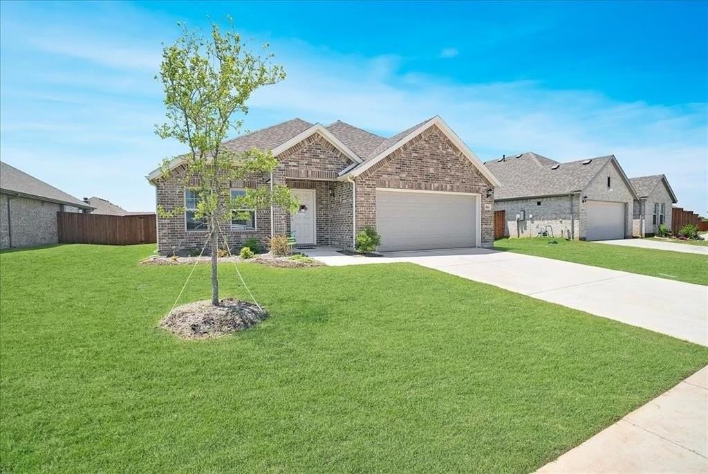 1004 Pineview Ln - Photo 2 of 26