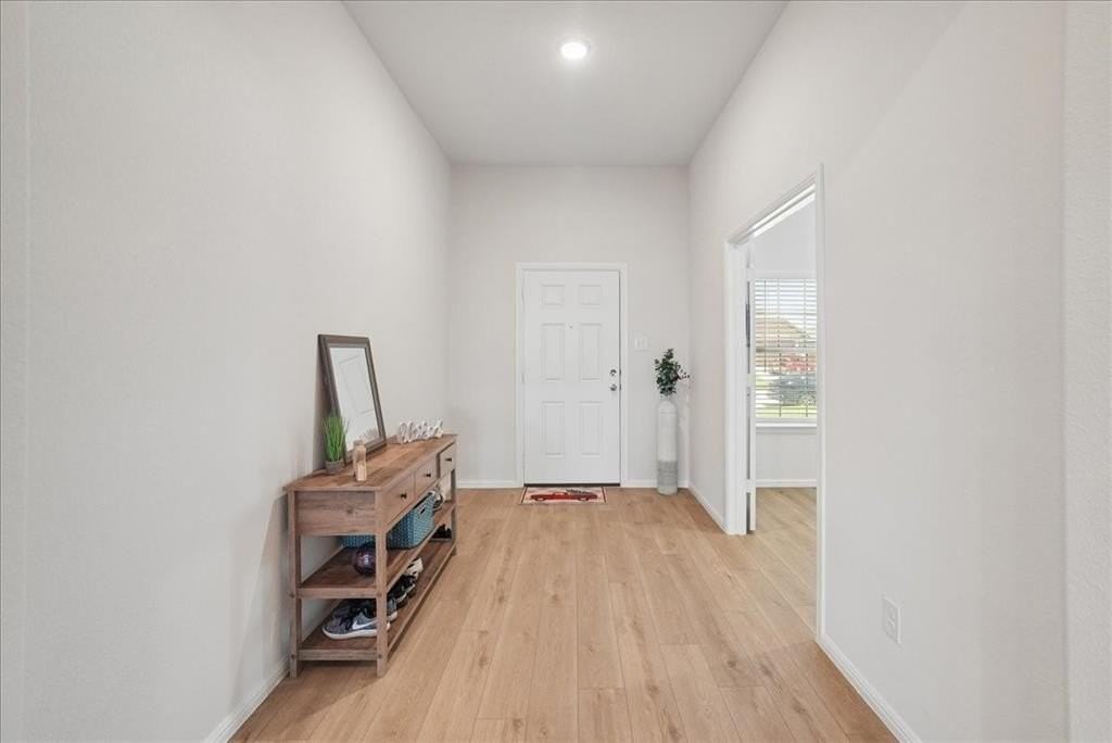 1004 Pineview Ln - Photo 4 of 26