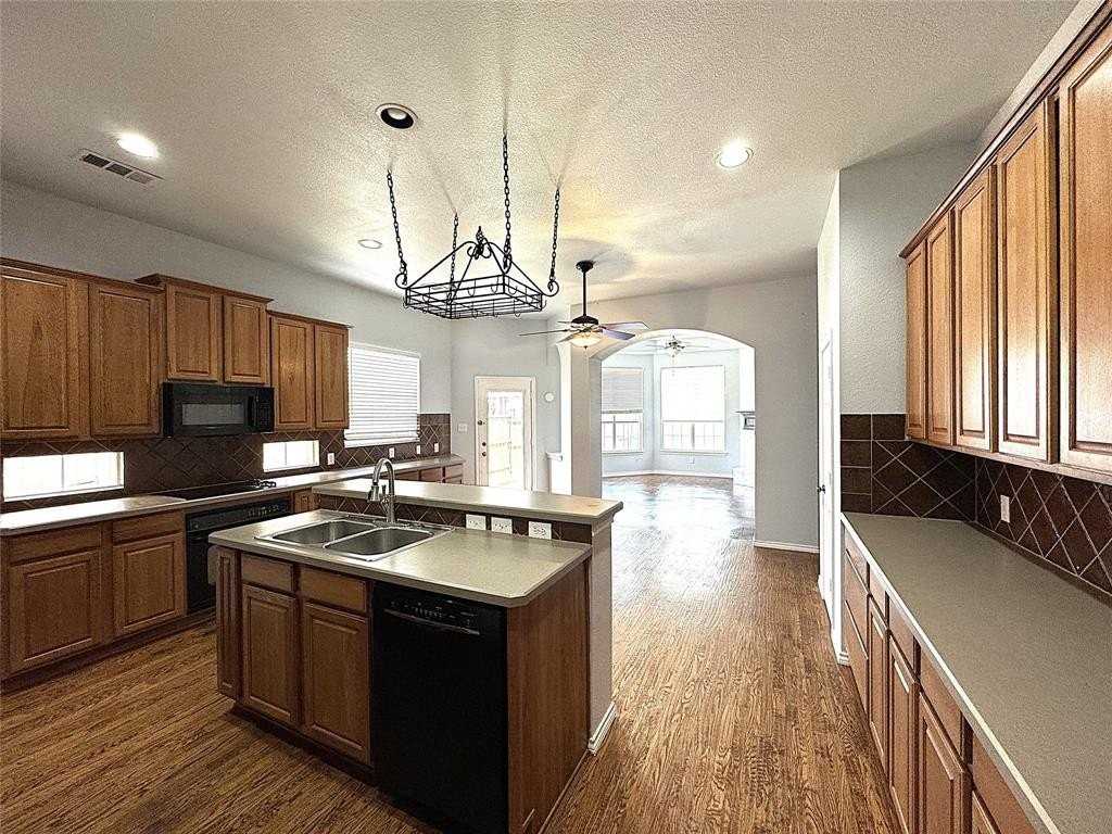 2767 Cedar Wood Dr - Photo 5 of 17