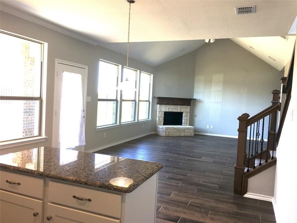 601 Long Prairie Dr - Photo 4 of 31