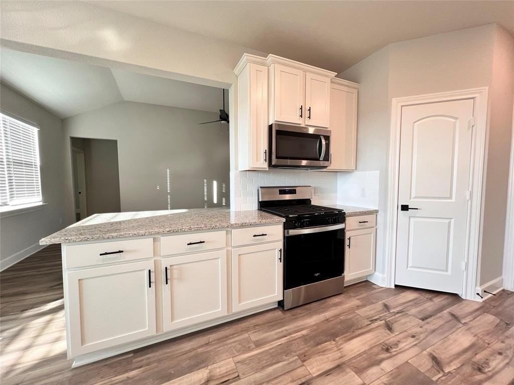 1016 Calhoun Dr - Photo 5 of 9