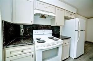 2206 Statler Dr - Photo 4 of 25