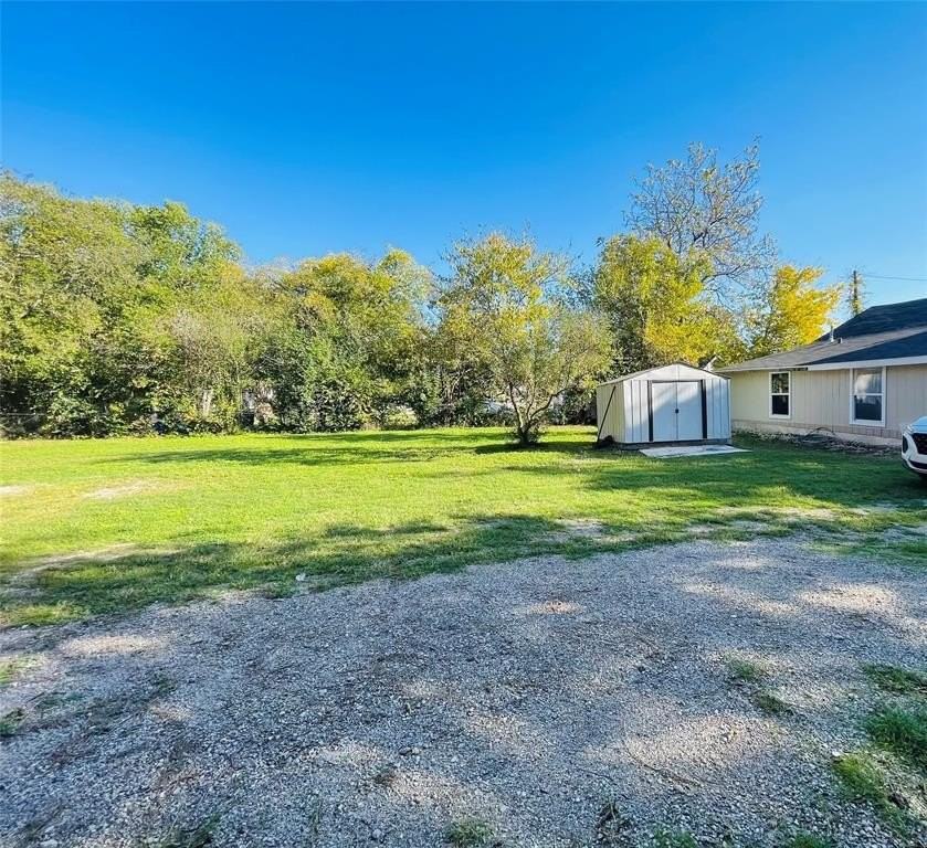 111 Rousseau St - Photo 3 of 14