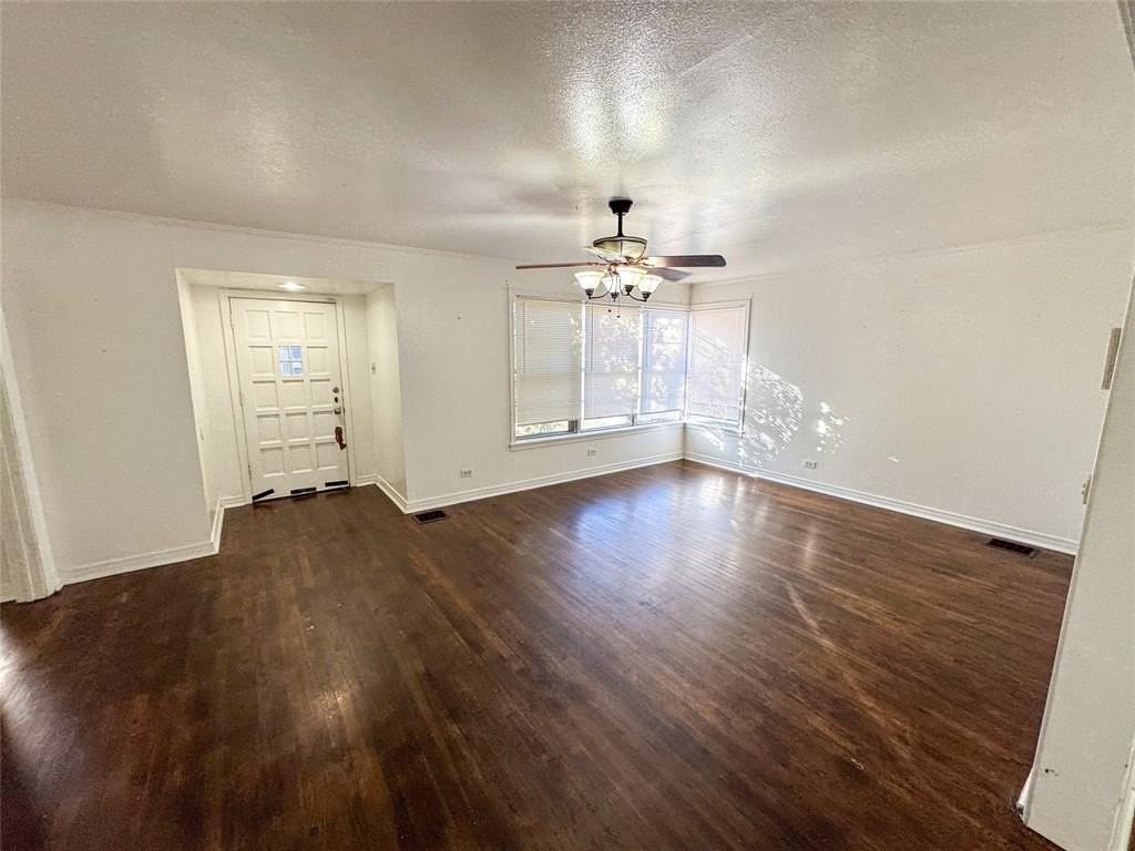1431 W Chestnut St - Photo 2 of 16