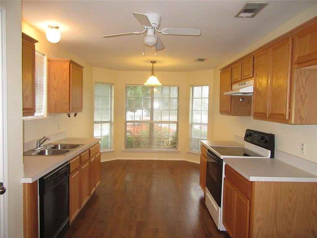 319 Lake Wichita Dr - Photo 3 of 24