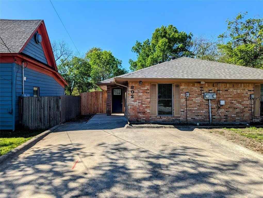 802 E Brin St - Photo 2 of 23