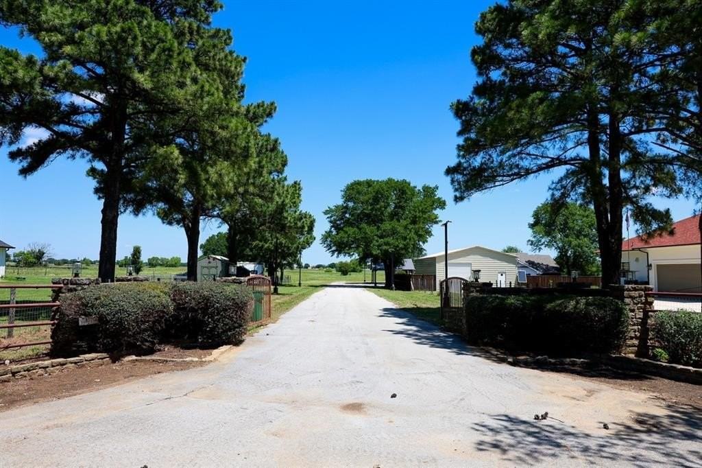 10575 Friendship Rd - Photo 2 of 32