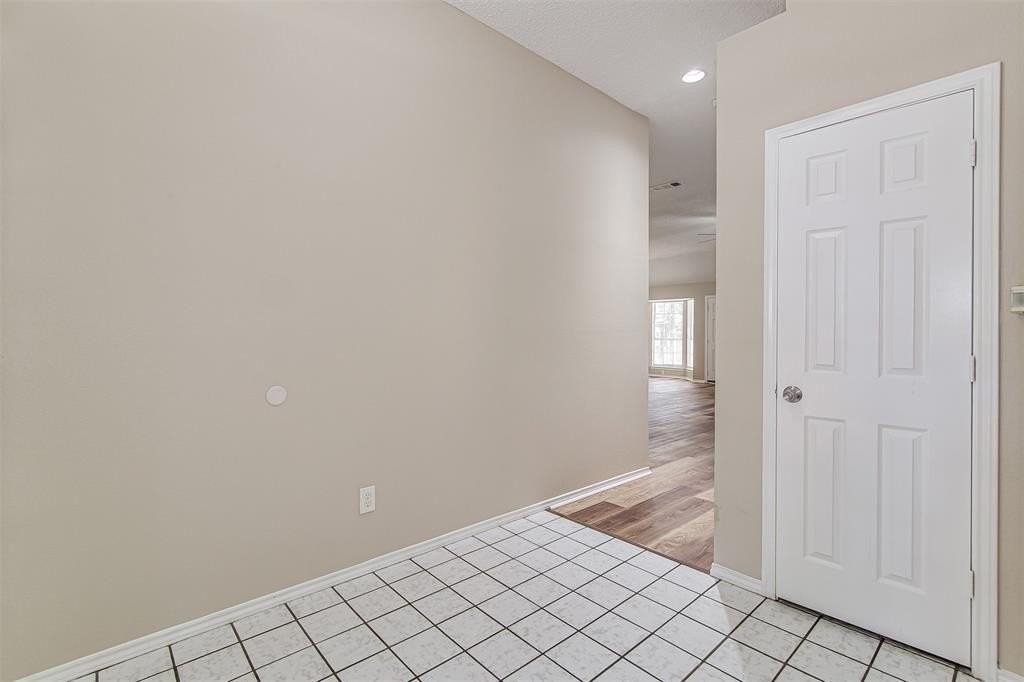 6307 Blaney Dr - Photo 3 of 27