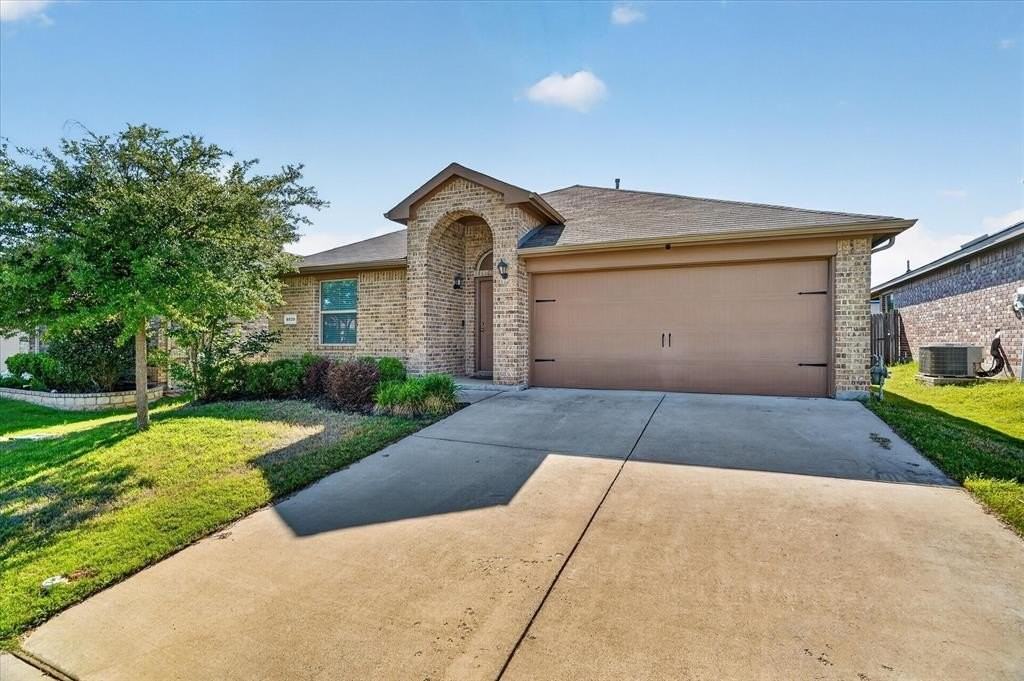 8020 Crimea Ln - Photo 3 of 39