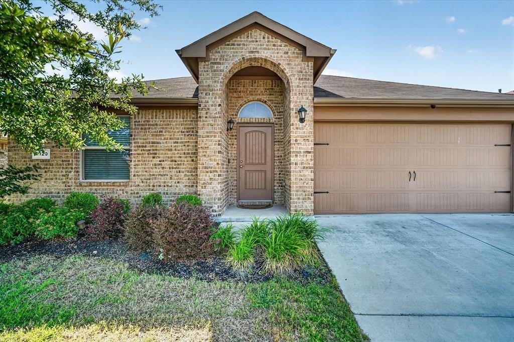 8020 Crimea Ln - Photo 4 of 39