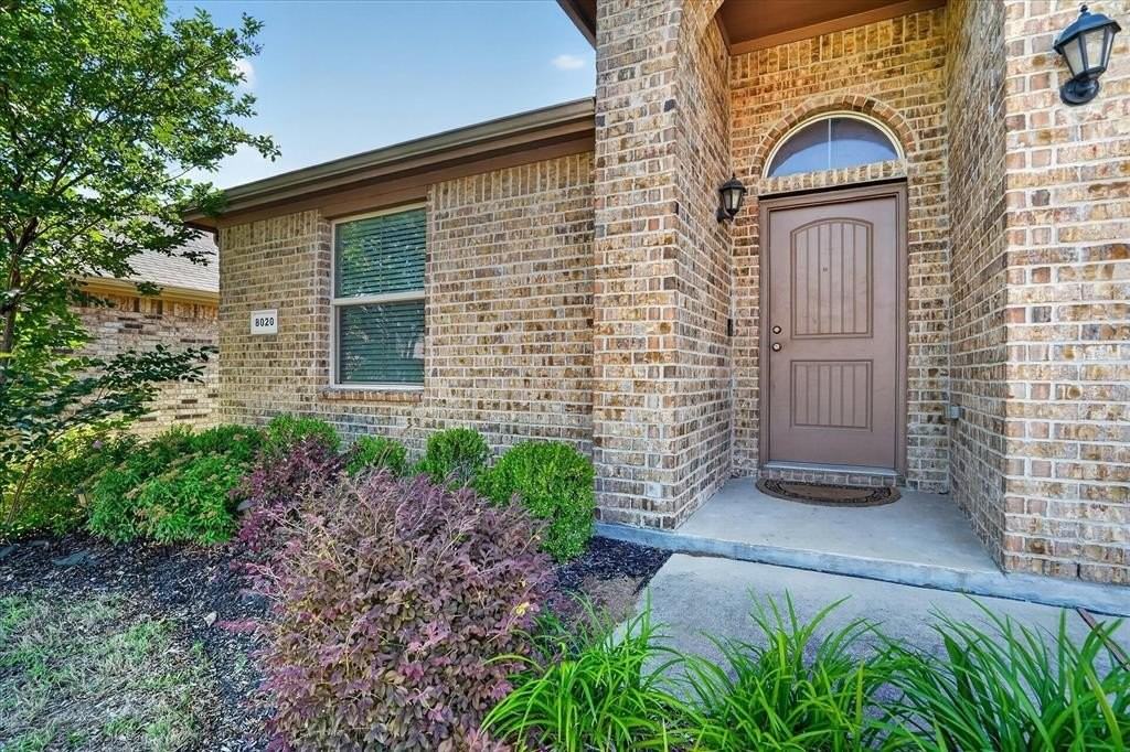 8020 Crimea Ln - Photo 5 of 39