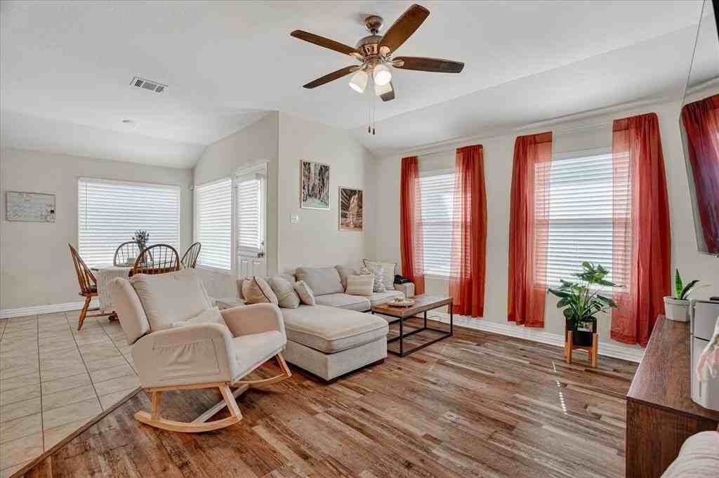 8020 Crimea Ln - Photo 6 of 39