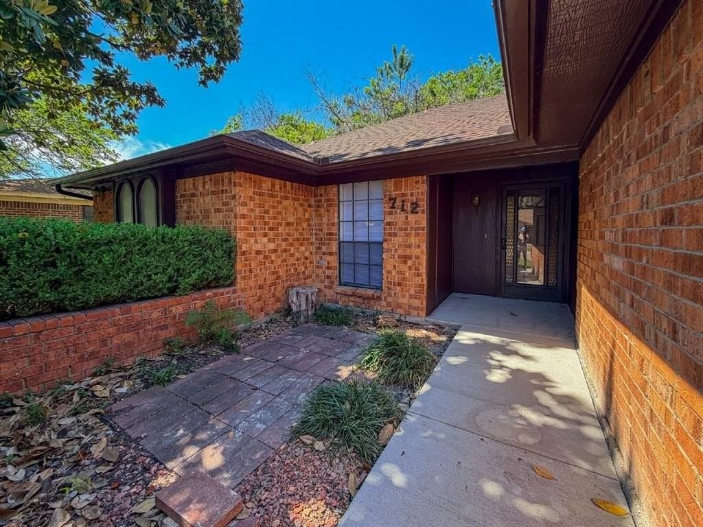 712 Pecan St - Photo 4 of 31