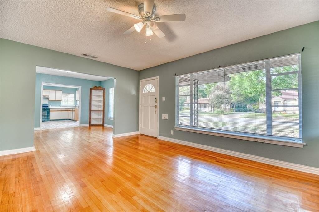 6028 Fairway Ave - Photo 3 of 22