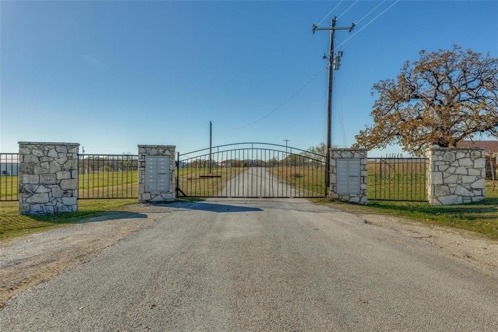 377 Private Road 3249 - Photo 4 of 40