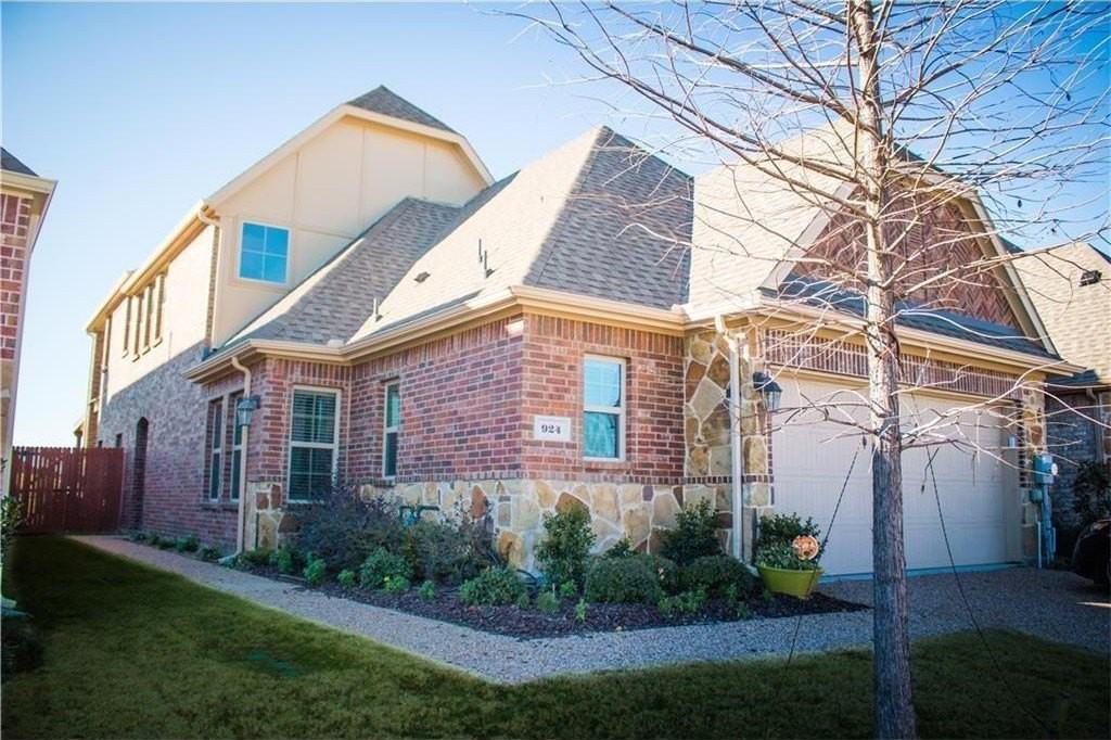 924 Eagle Creek Trl - Photo 2 of 20