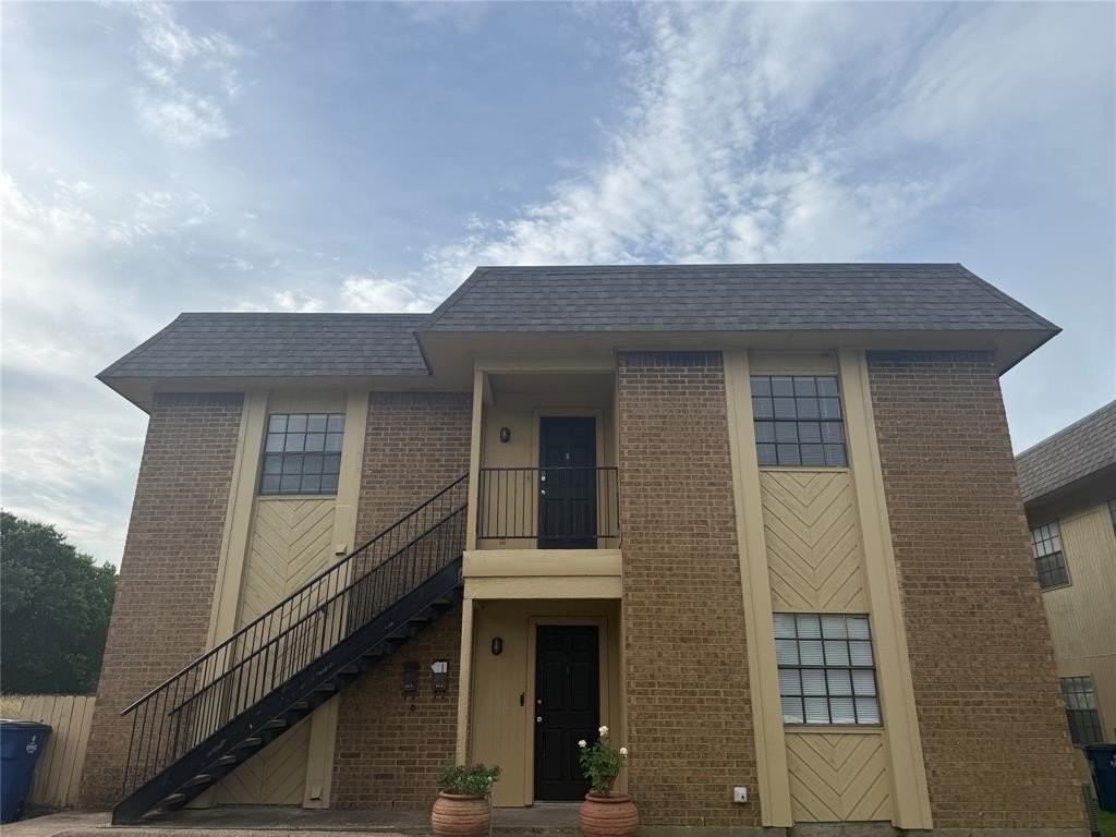 611 W Gilmer St #B - Photo 2 of 19