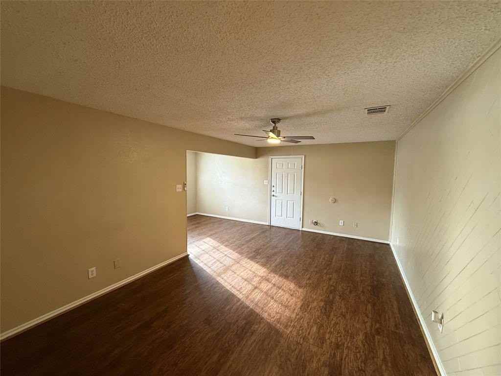 611 W Gilmer St #B - Photo 4 of 19