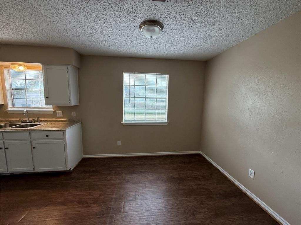 611 W Gilmer St #B - Photo 6 of 19
