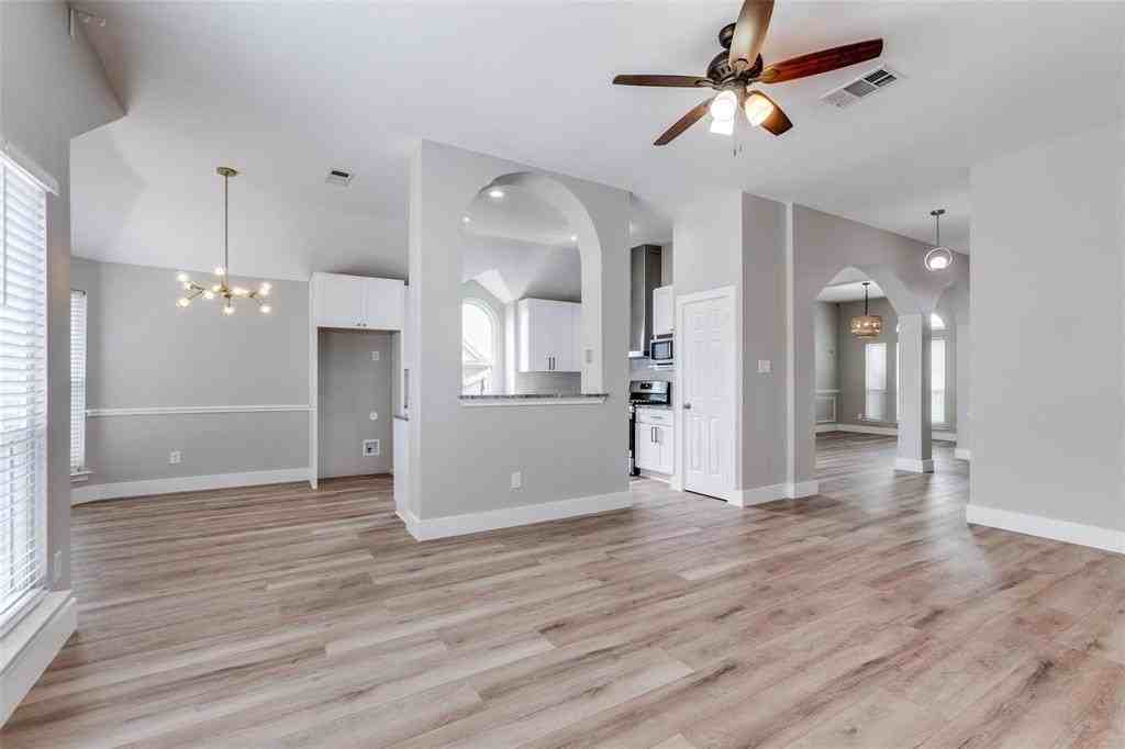 5608 Manchester Dr - Photo 2 of 12