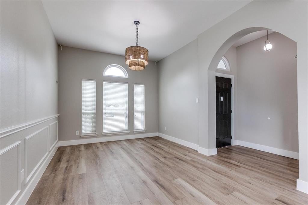 5608 Manchester Dr - Photo 3 of 12