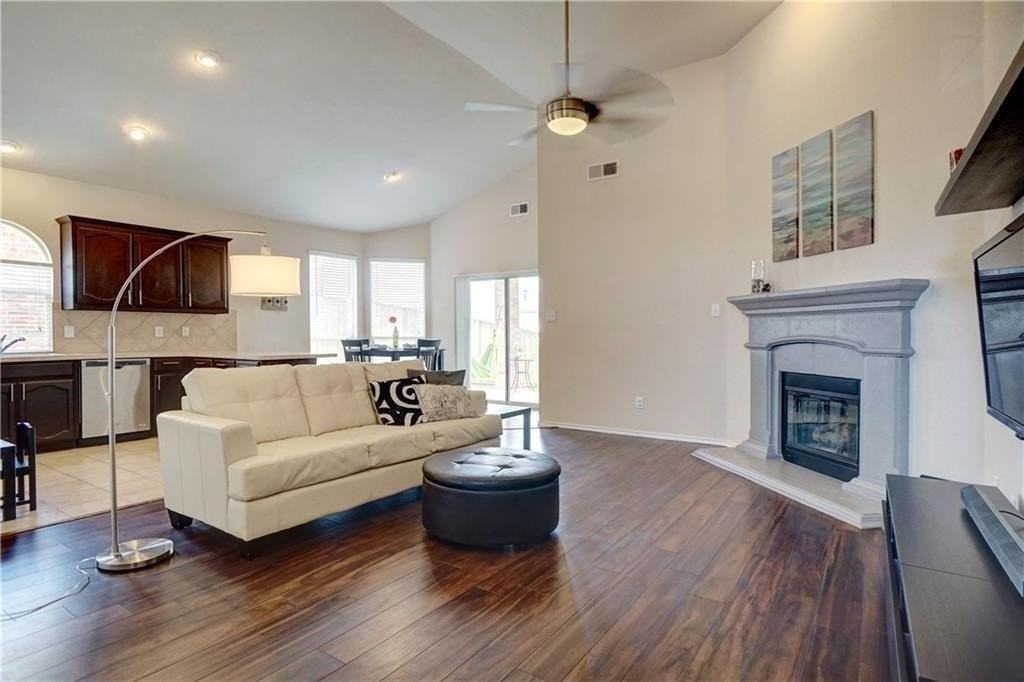 12833 Danville Dr - Photo 2 of 17