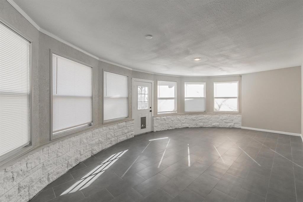 405 S Brazos St - Photo 5 of 13