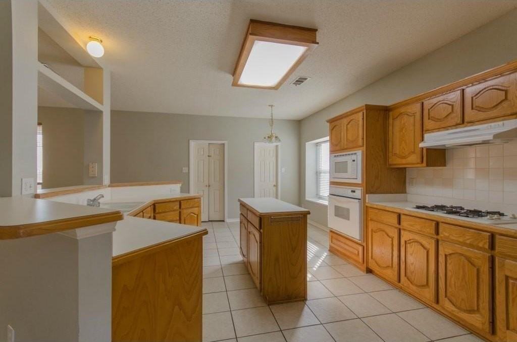 1532 Tanglewood Dr - Photo 6 of 25