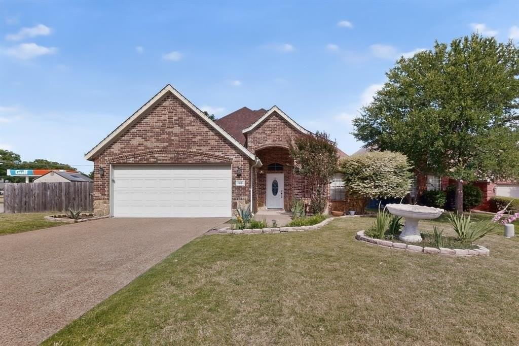1901 Bentwood Ct - Photo 2 of 40