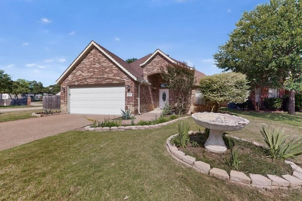 1901 Bentwood Ct - Photo 4 of 40