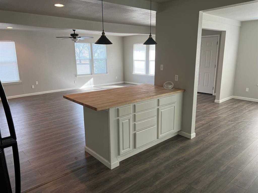 500 W Parkway St #2 - Photo 5 of 12