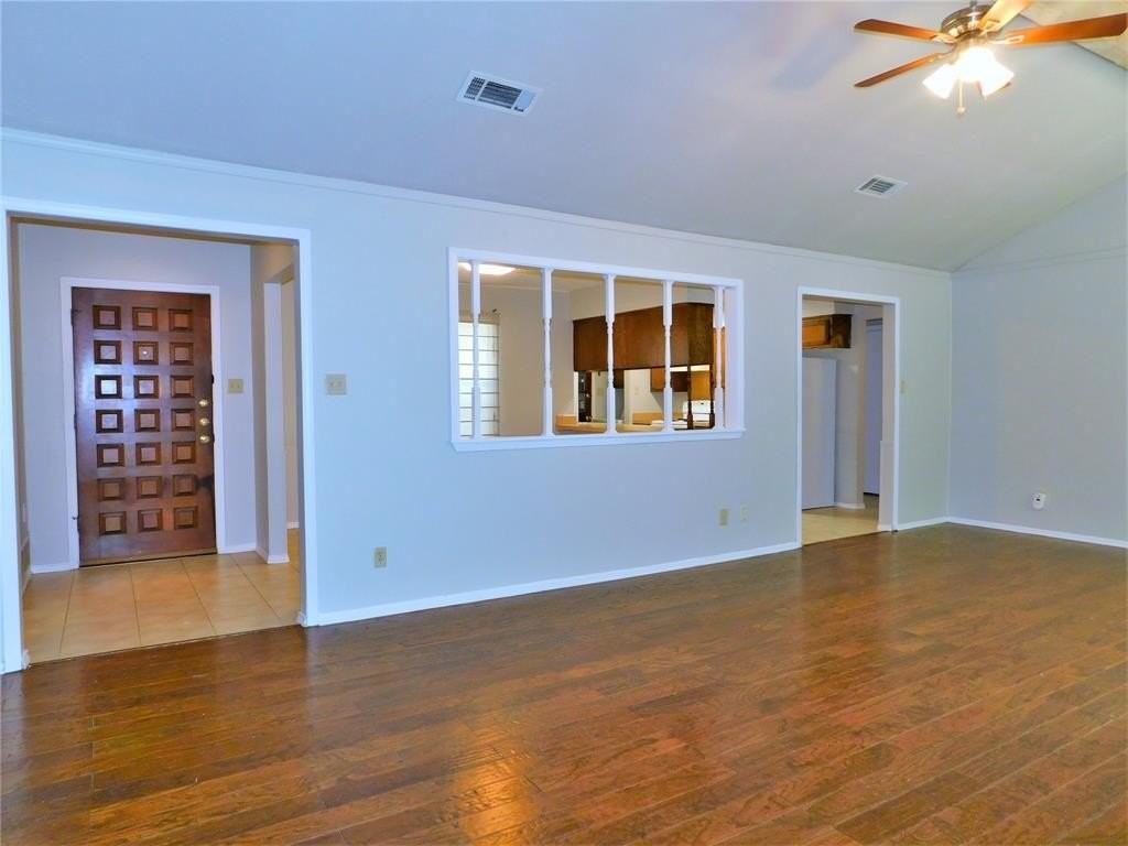 2716 Mill Pond Rd - Photo 3 of 28